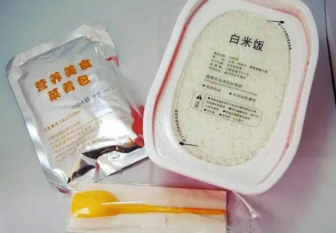 日產(chǎn)10萬份！呂工機械自動米飯包裝機：灌裝封口殺菌三合一，產(chǎn)能翻倍