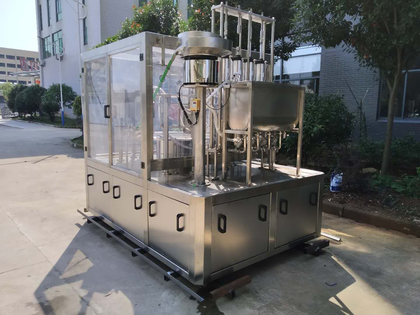 1760685255364362.jpg LG-200 吸嘴袋灌裝旋蓋機(jī).jpg