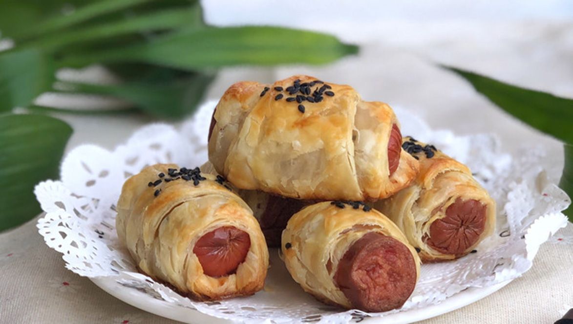 1762225330246361.jpg 酥皮香腸卷01.jpg